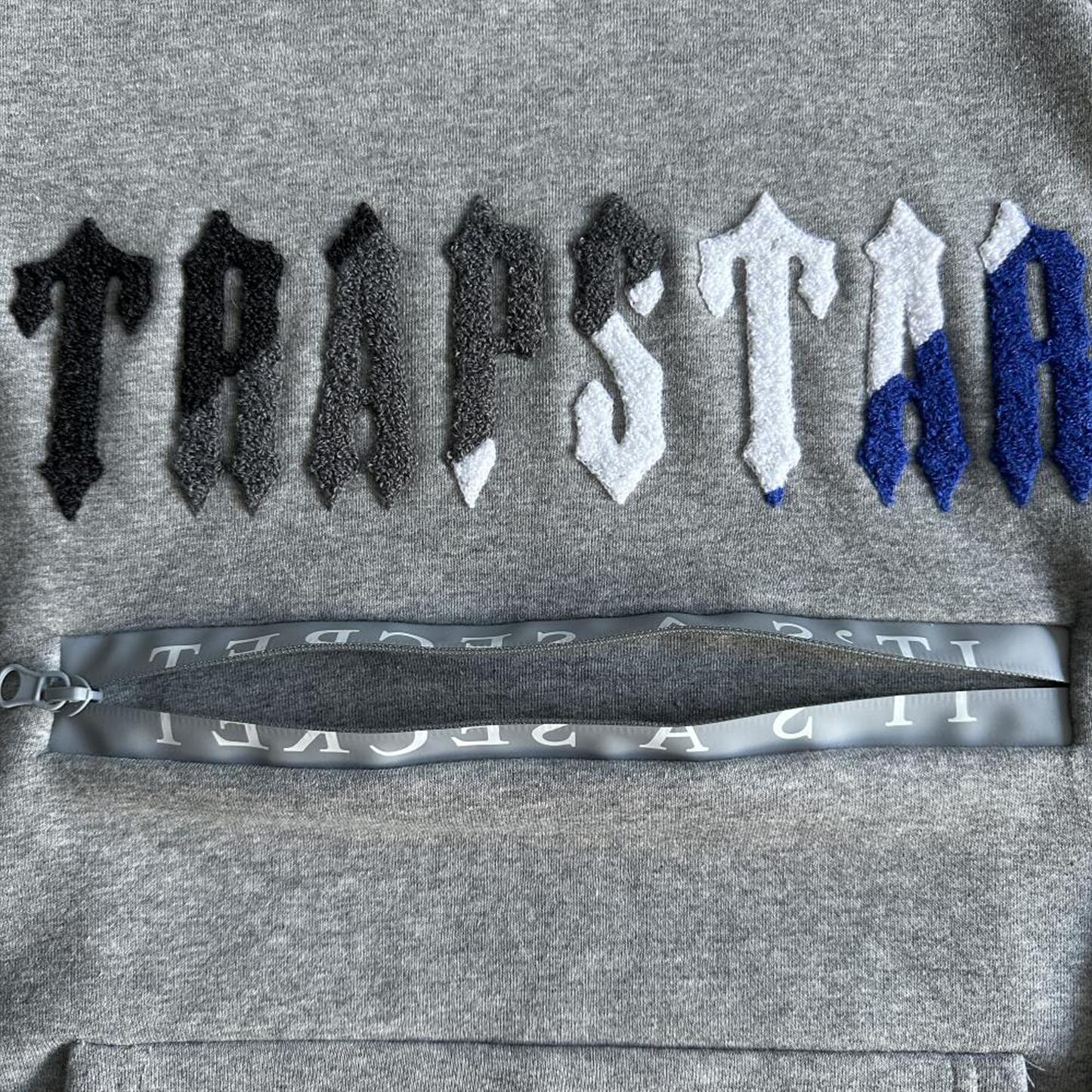 TRAPSTAR CHENILLE DECODED 2.0 HOODED TRACKSUIT - GREY/DAZZLING BLUE
